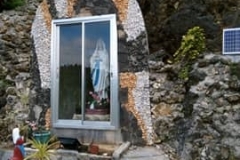 The-grotto-of-Our-Lady-of-Lourdes