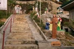 The-way-to-the-Stations-of-the-Cross