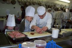 les-grands-aident-les-petits