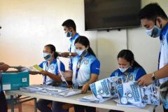 Techers-distributing-materials