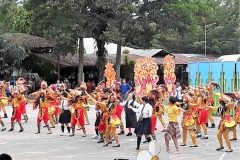 Kenmei  students learning the dance steps