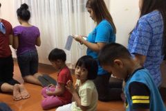 Praying-the-rosary_1