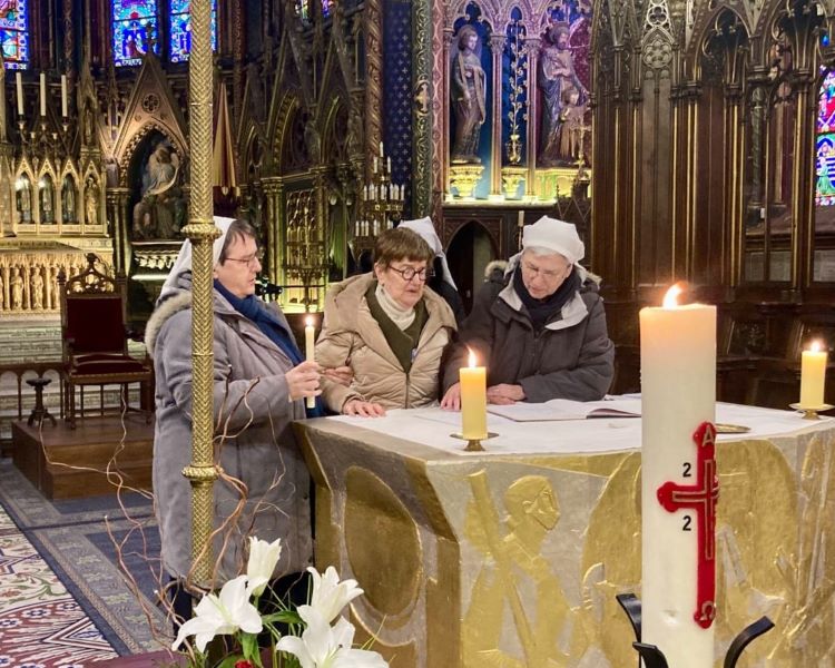A PRIMEIRA LAICA CONSAGRADA PM PARA A FRANÇA